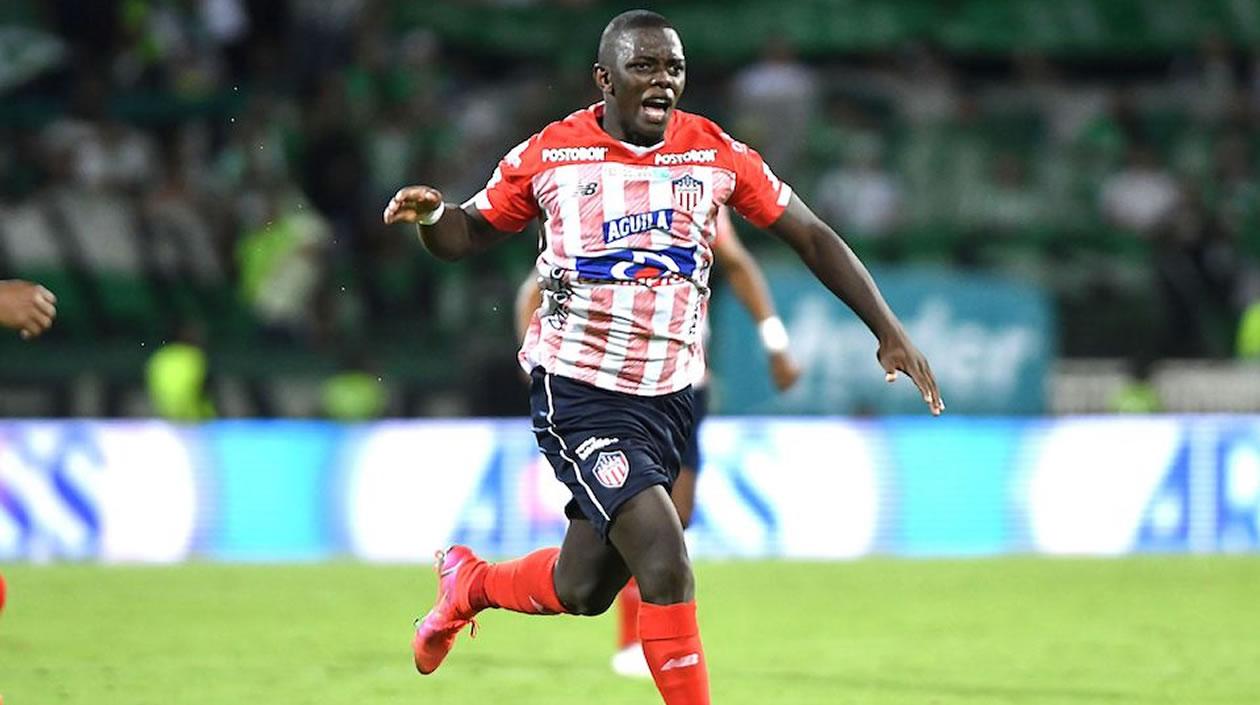 Alegría total de Edwuin Cetré tras anotar el golazo.