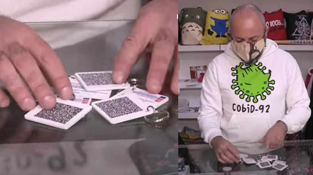 Empresario valenciano creó un llavero personalizado con el pasaporte covid para tenerlo siempre a mano.