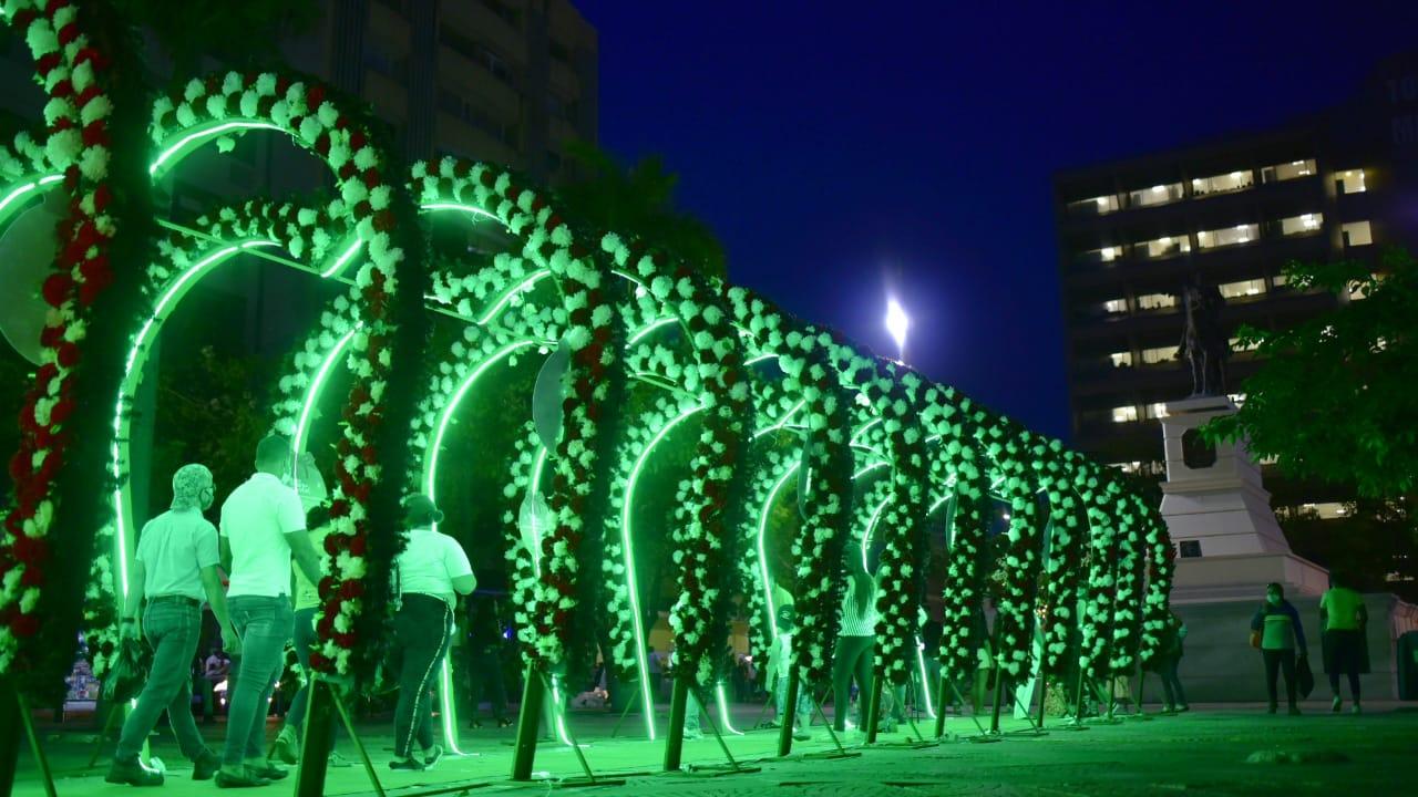 Camino de corazones en el Paseo Bolívar.