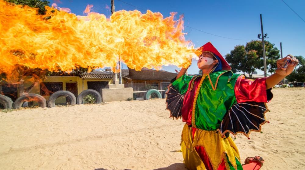 Integrante de la Danza de los Diablos Arlequines.