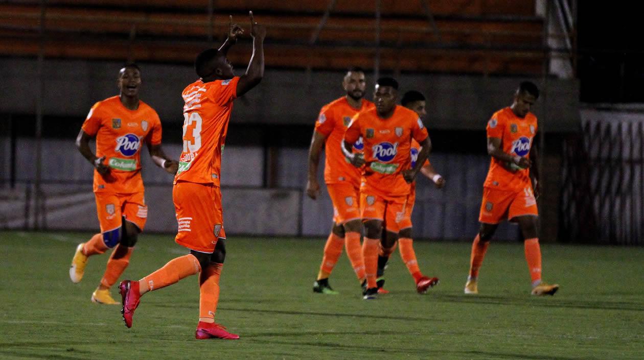 Andrés Córdoba celebrando la apertura del marcador.