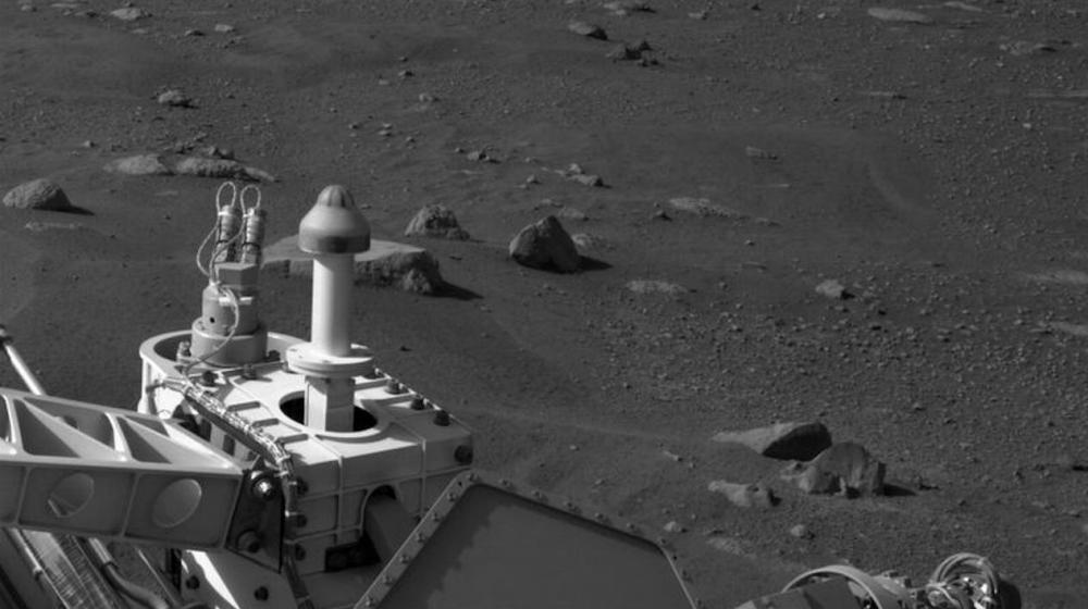 El rover Mars Perseverance de la Nasa tomó hoy esta foto utilizando su cámara de navegación izquierda integrada (Navcam).