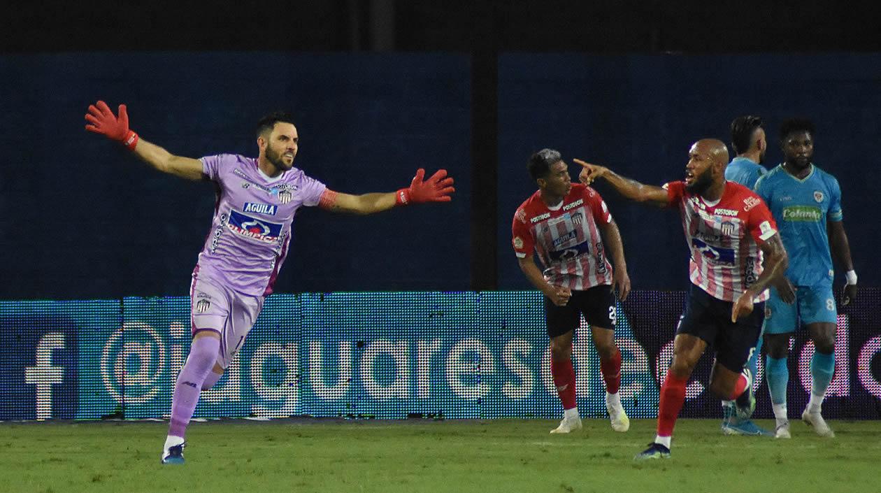 Sebastián Viera celebrando el golazo.