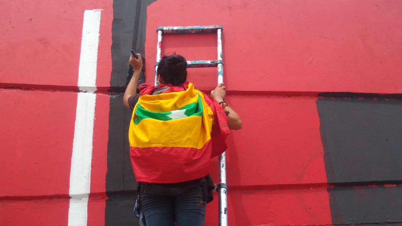 Mural gigante pintado por más de 200 jóvenes en la Circunvalar