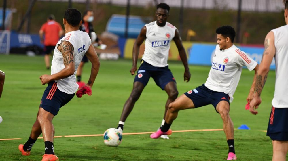 Luis Muriel, Luis Díaz y Davinson Sánchez durante el entrenamiento. 