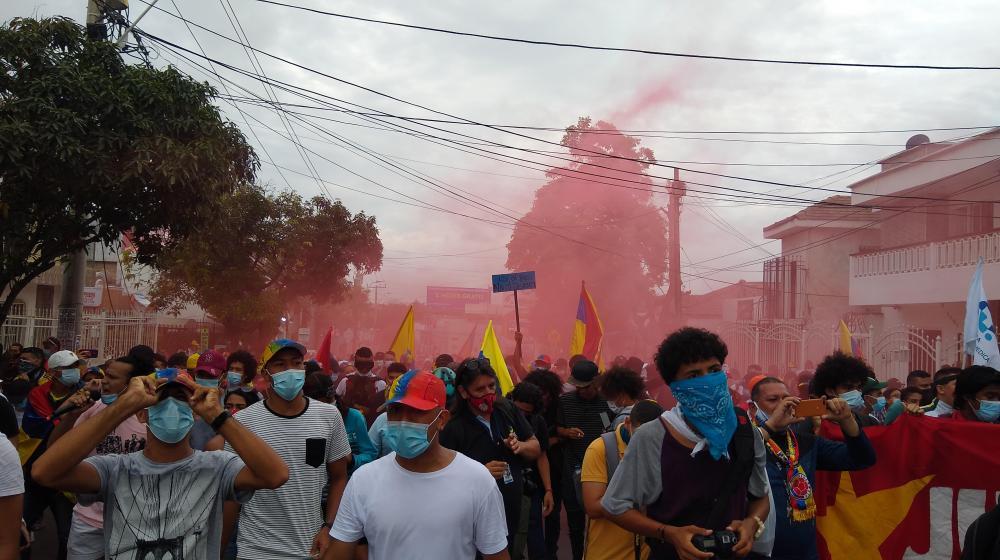 Marcha pacífica de jóvenes y Adeba.