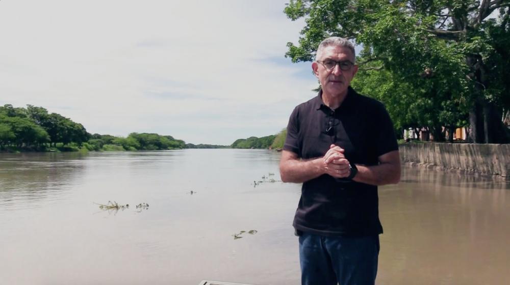 El periodista Jorge Cura en Mompox, a orillas del río Magdalena.