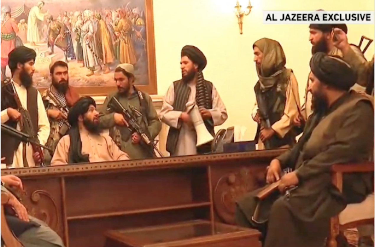 AlJazeera es el único medio que ha publicado imágenes de los talibanes en la Presidencia.