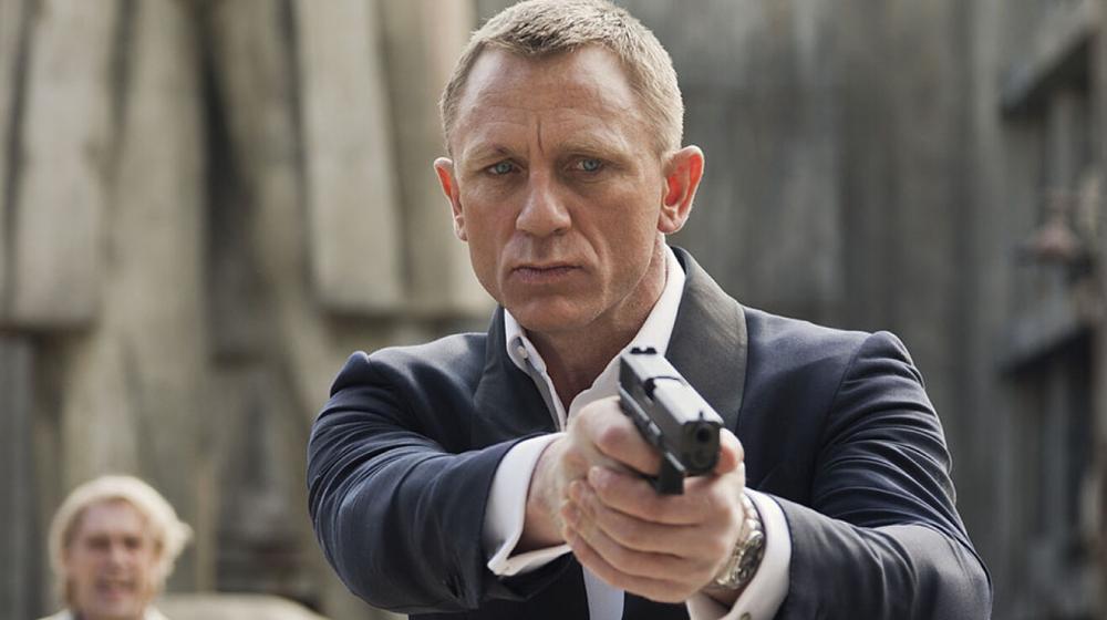 Daniel Craig como Agente 007.