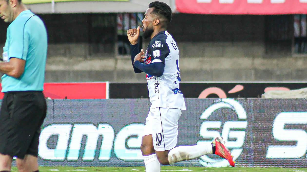 Luis 'Cariaco' González celebrando el empate juniorista.
