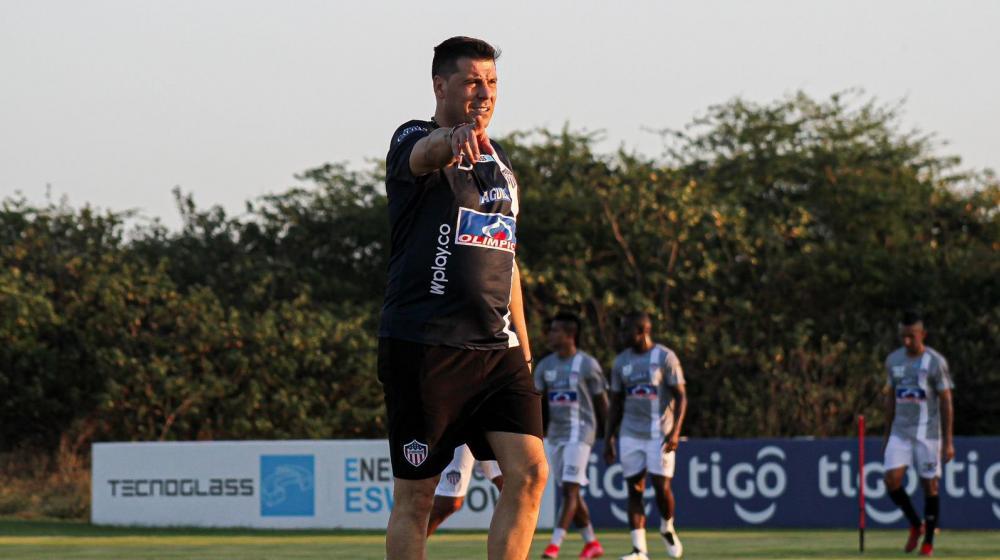 Juan Cruz Real, entrenador de Junior. 