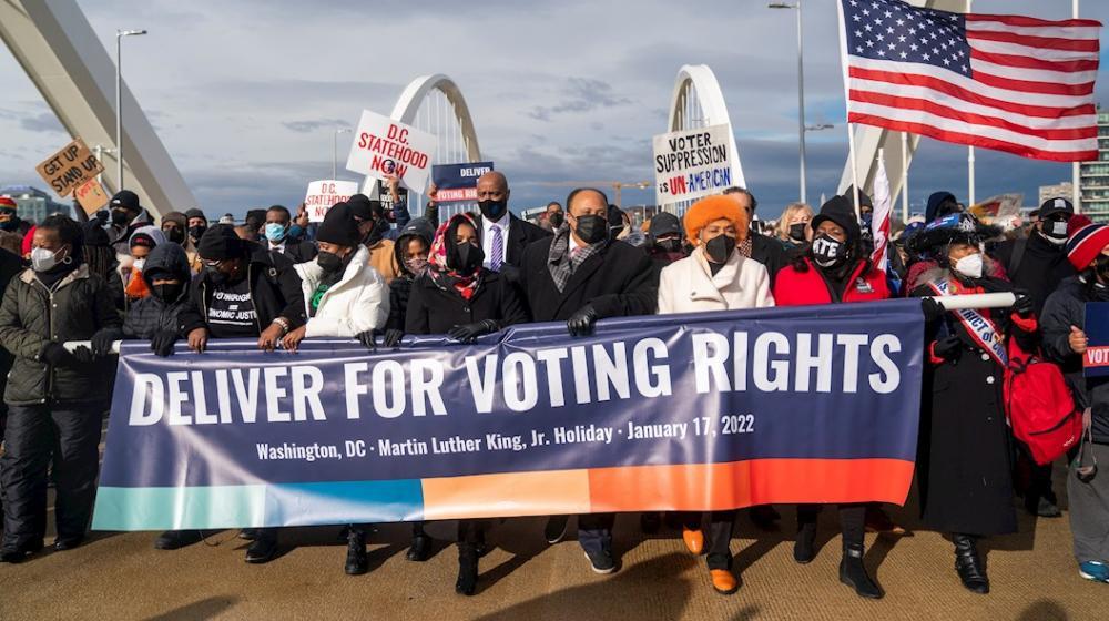 Martin Luther King III (C) y su familia durante las protestas en Washington.