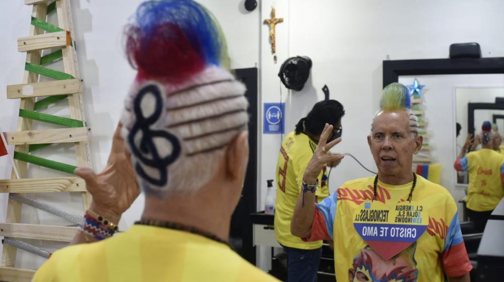 'El Cole' con la nota 'Sol' dibujada en la cabeza. 