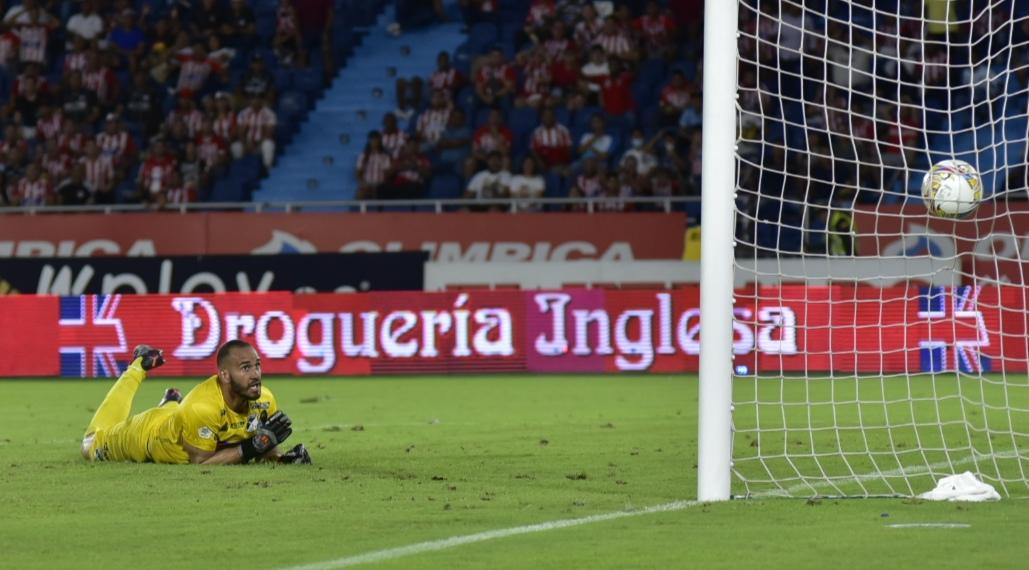 El arquero Humberto Acevedo vencido ante el golazo de Carlos Bacca.