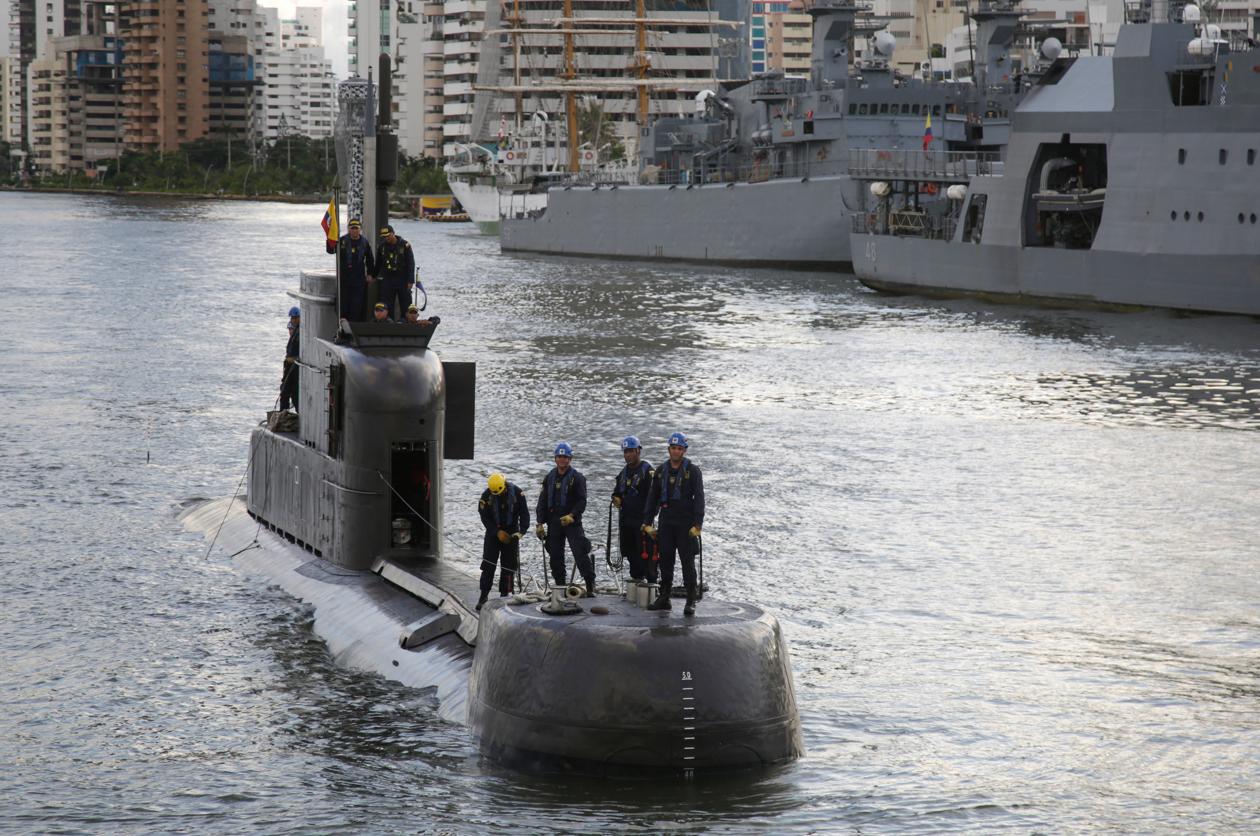 Integrantes de la Armada Nacional en el submarino ARC Pijao durante unos ejercicios de entrenamiento en Cartagena.