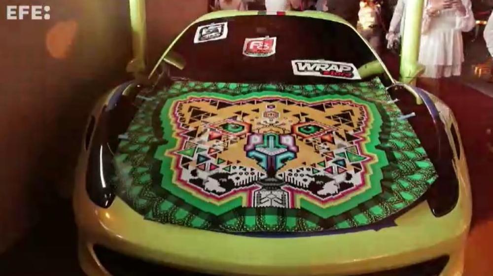 Así quedó uno de los Ferrari en la exposición de arte en México.