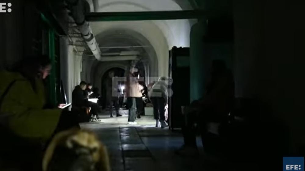 Ucrania permanece a oscuras en medio de un fuerte invierno.