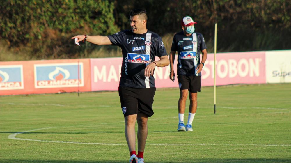 Juan Cruz Real, entrenador de Junior. 