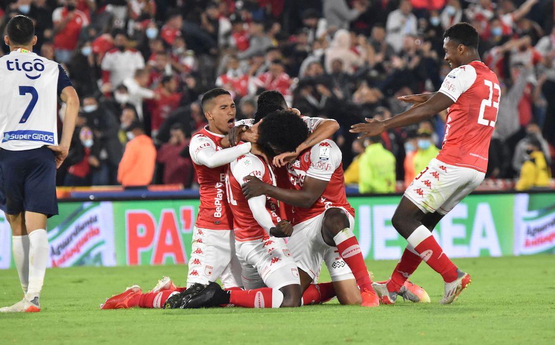 Jugadores de Santa Fe celebrando el triunfo.