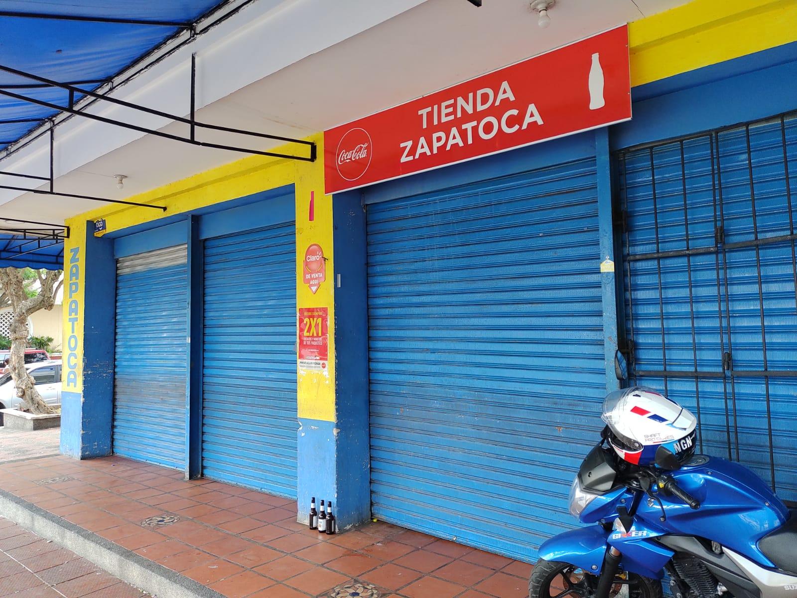 Tienda cerradas contra la extorsión.