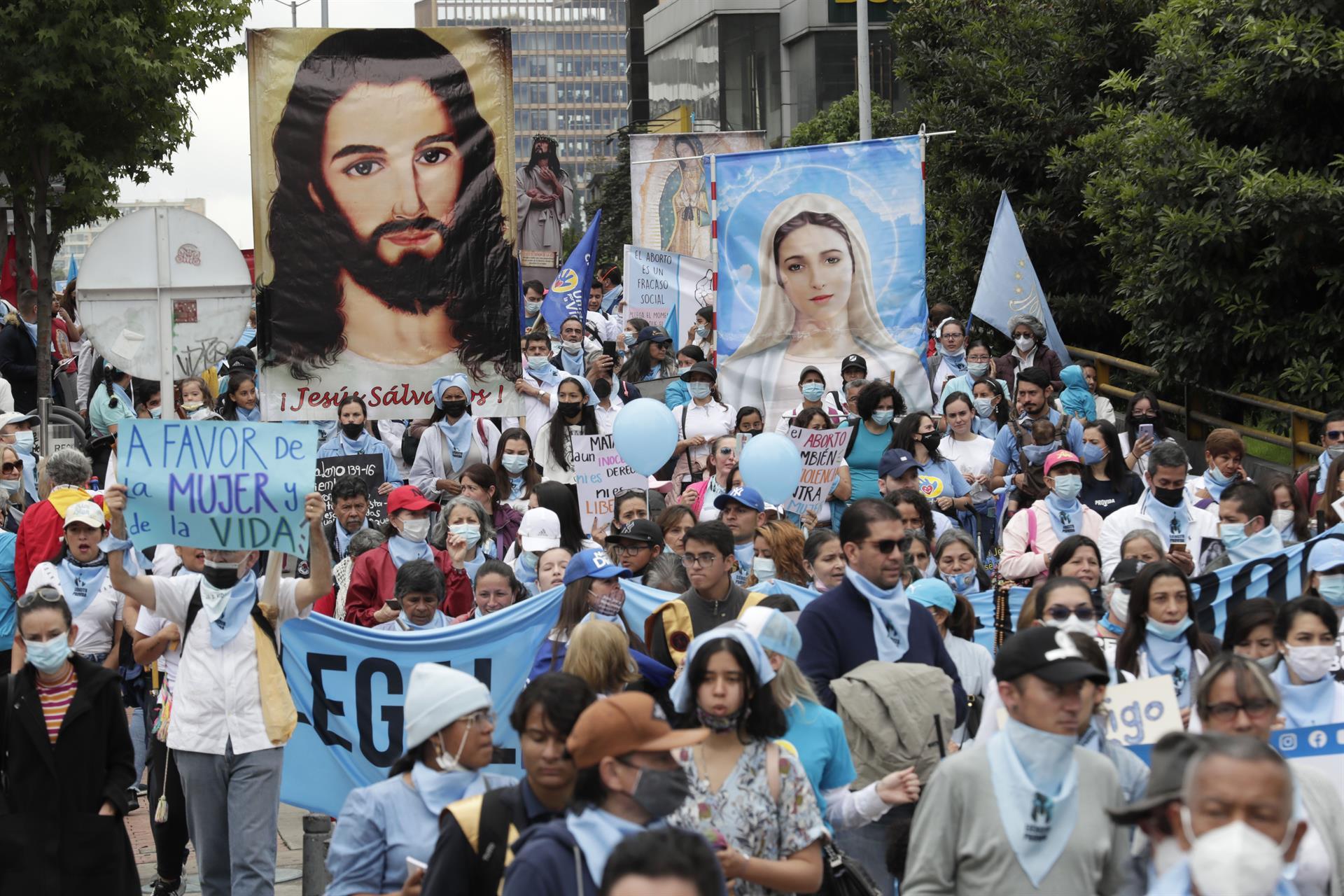 Momentos de la marcha provida en Bogotá. 