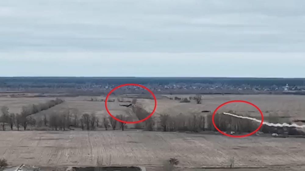 Momento en que el misil impacta el helicóptero. 