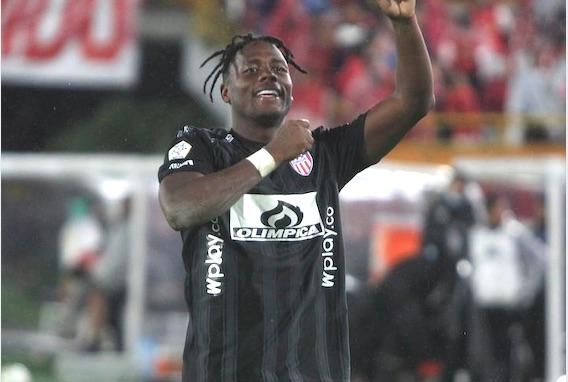 Dany Rosero celebrando el gol del triunfo.