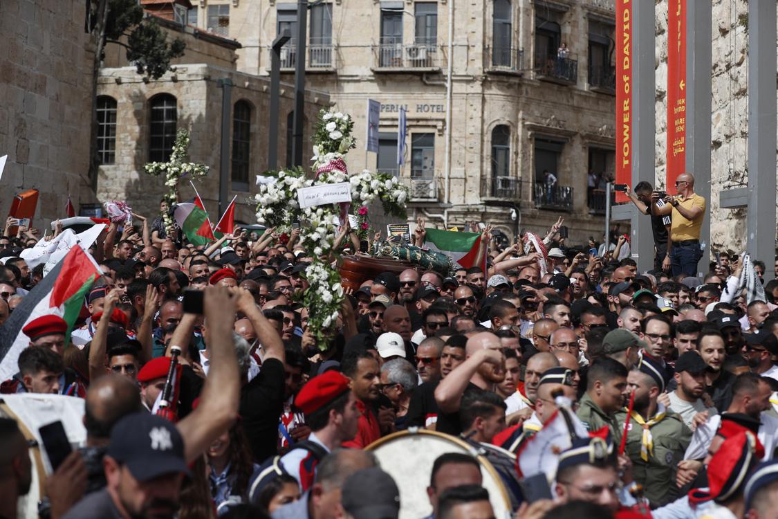 Imagen del funeral de la periodista Shireen Abu Akleh.