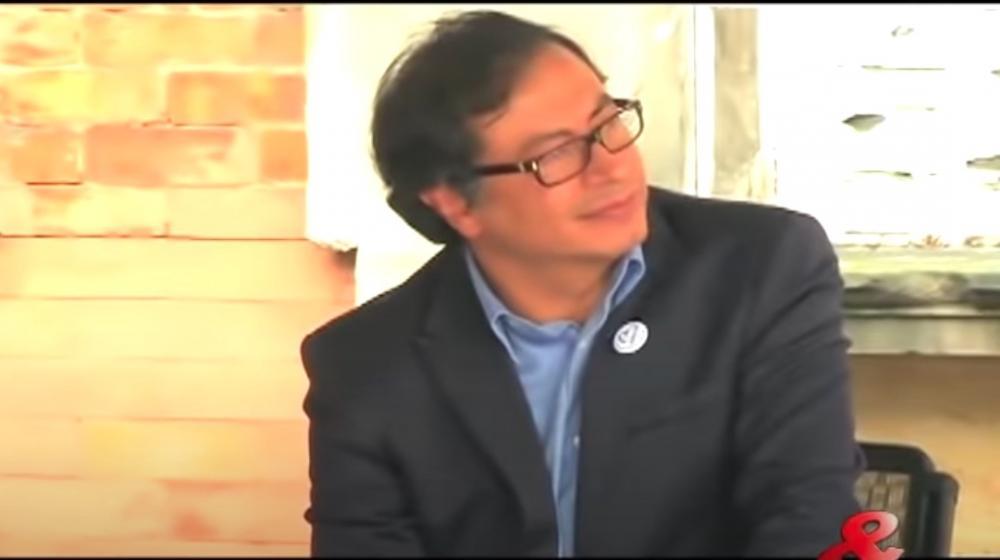 El candidato presidencial Gustavo Petro durante la emisión del programa.