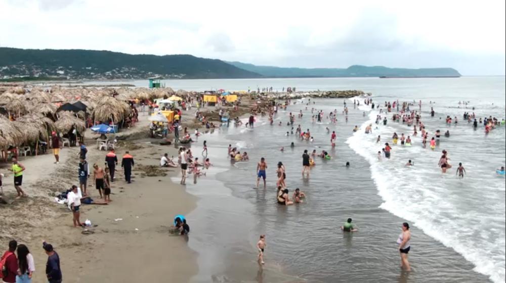 Visitantes en playas del Atlántico.