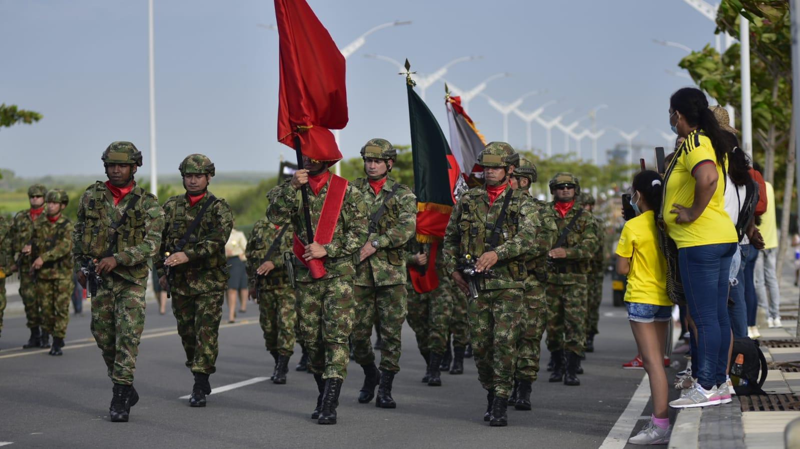 Barranquilla celebró el Día de la Independencia con imponente desfile militar en el Malecón del Río.