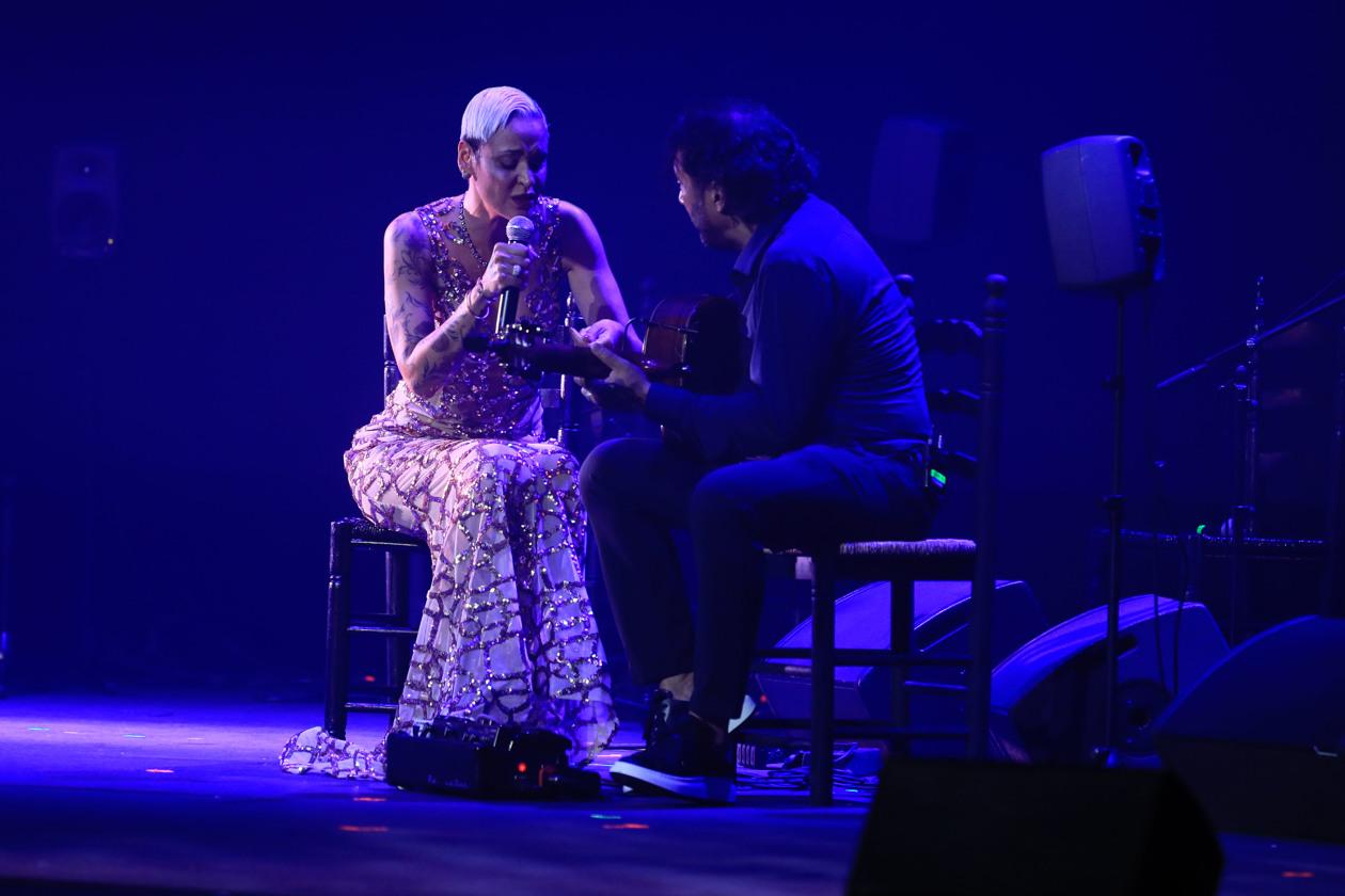 El famoso guitarrista Paco de Lucia fue homenajeado en el Teatro Real de Madrid.