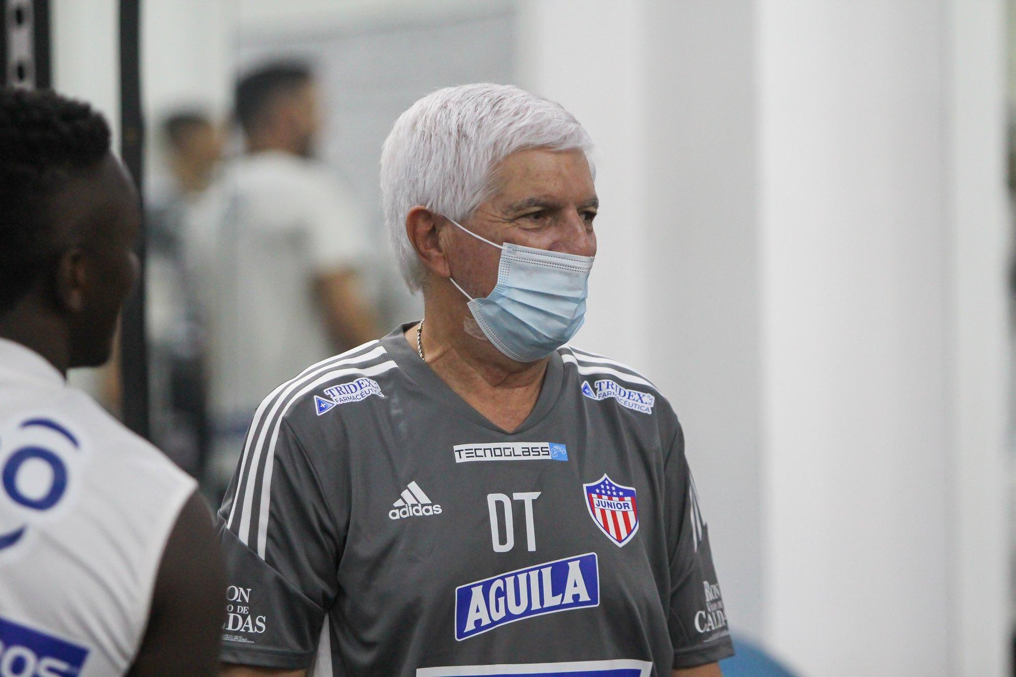 El técnico de Junior, Julio Comesaña.