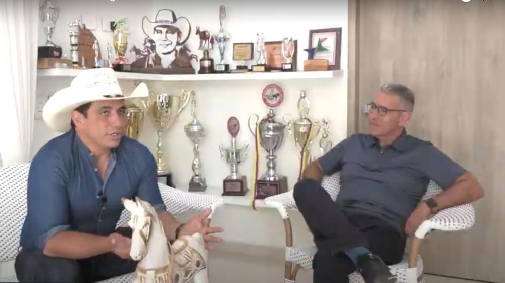 El Senador Josué Alirio Barrera con el periodista Jorge Cura Amar.