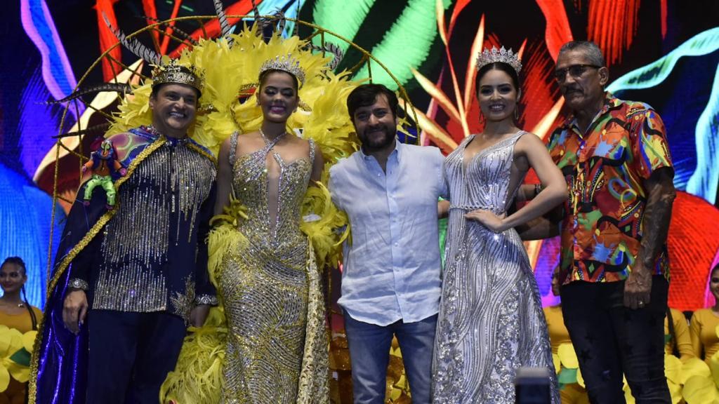 El Rey Momo del Carnaval de la 44, Tito Crissien; la Reina del Carnaval de la 44-2023, Daniella Falcón; el Alcalde de Barranquilla, Jaime Pumarejo; la Reina del Carnaval de la 44-2022, Paula Sarmiento y el director del Carnaval de la 44, Édgar Blanco.