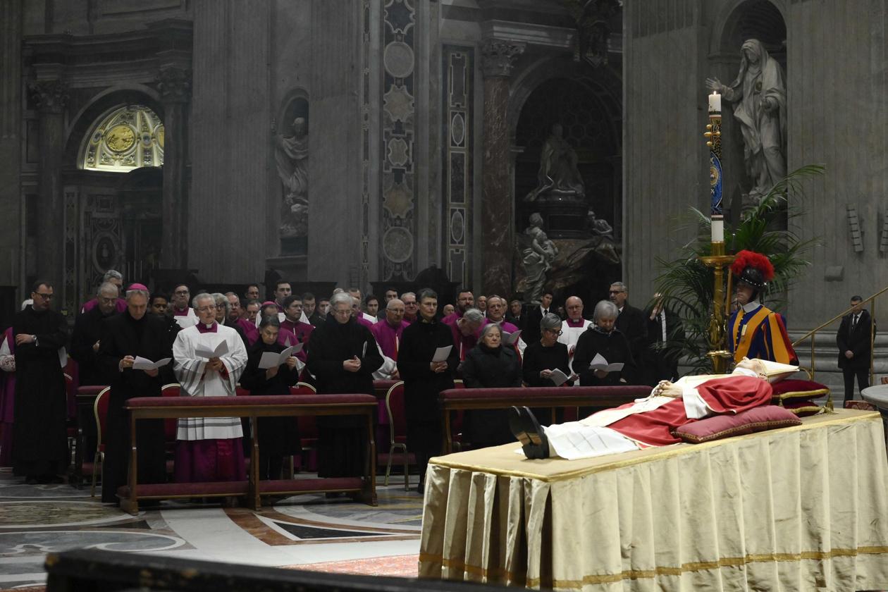 Capilla ardiente de Benedicto XVI.