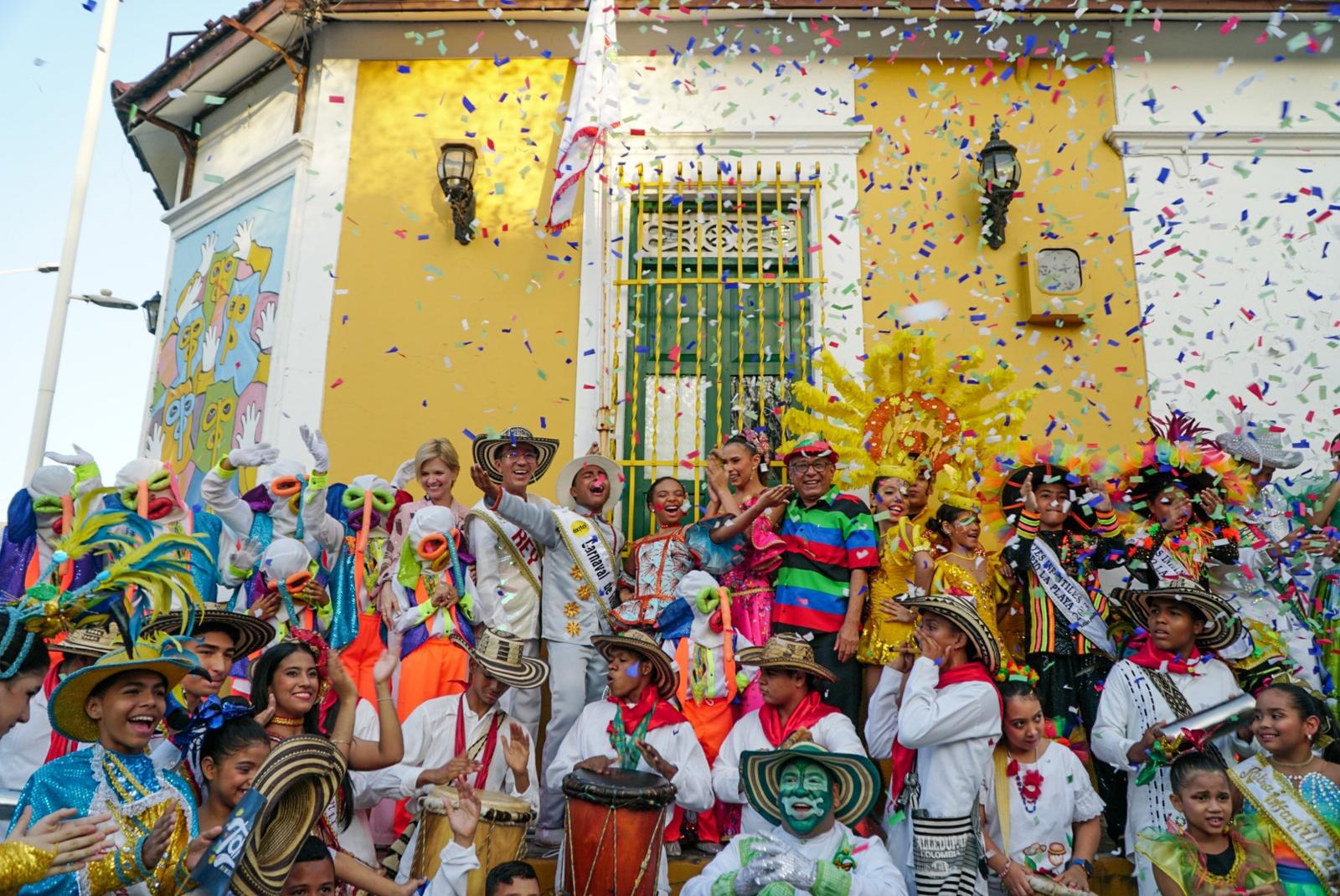 La izada de bandera del Carnaval de los Niños se cumplió en la Casa del Carnaval.