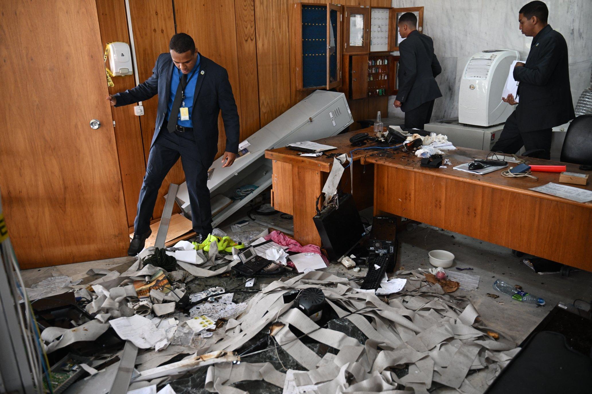 Instalaciones del Palacio Presidencial de Brasil destrozadas. 