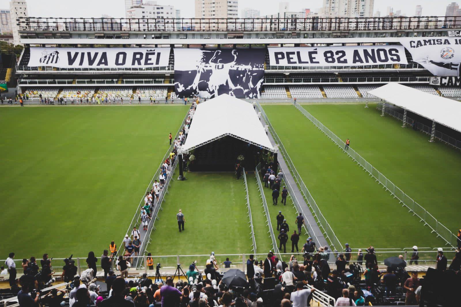 Desde tempranas horas los aficionados llegaron al estadio Villa Belmiro.