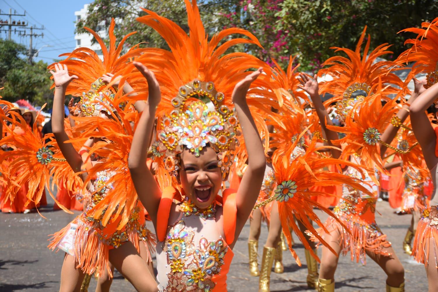 El Rumbón Normalista cumple 25 años participando en el Carnaval.