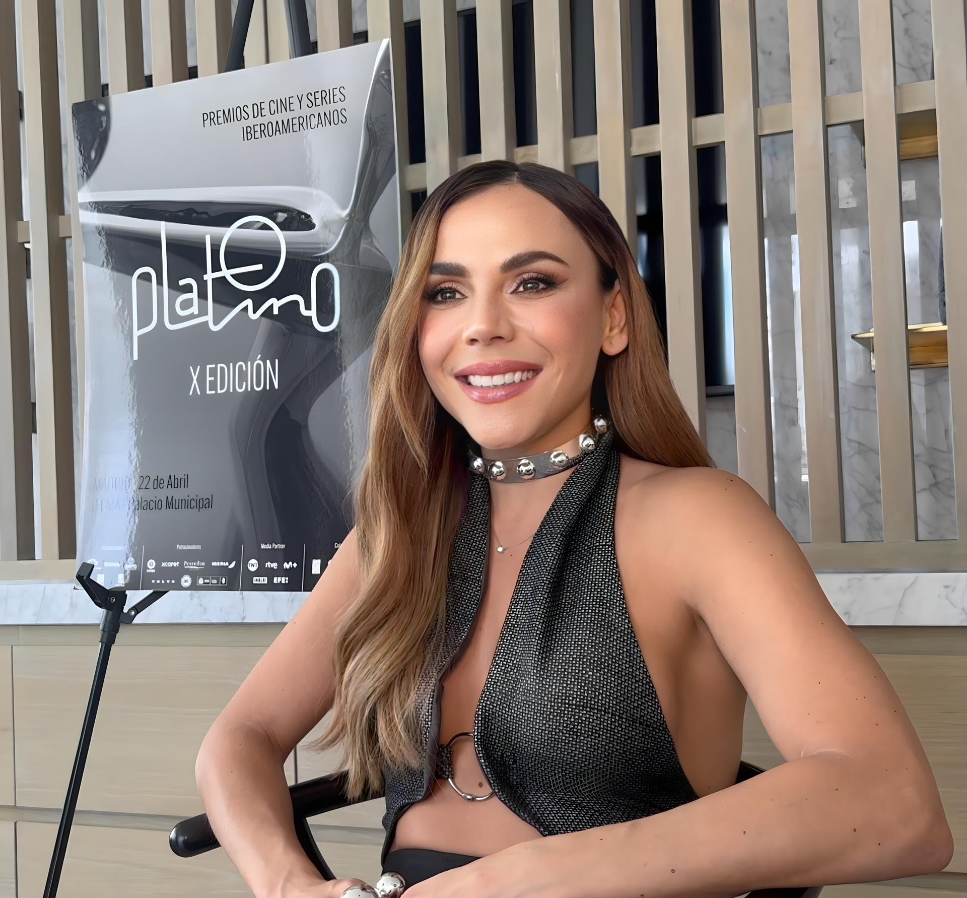 La actriz colombiana Carolina Gaitán sonríe durante una entrevista con Efe.