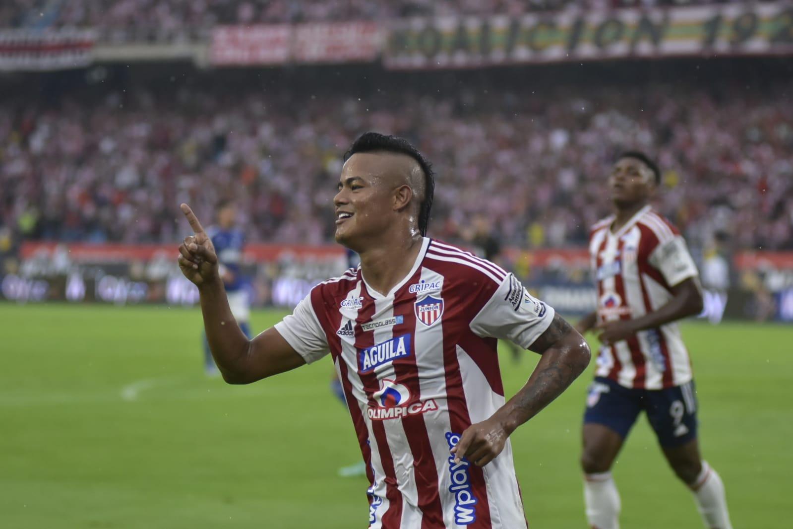 Luis 'Chino' Sandoval, celebra el gol de cabeza