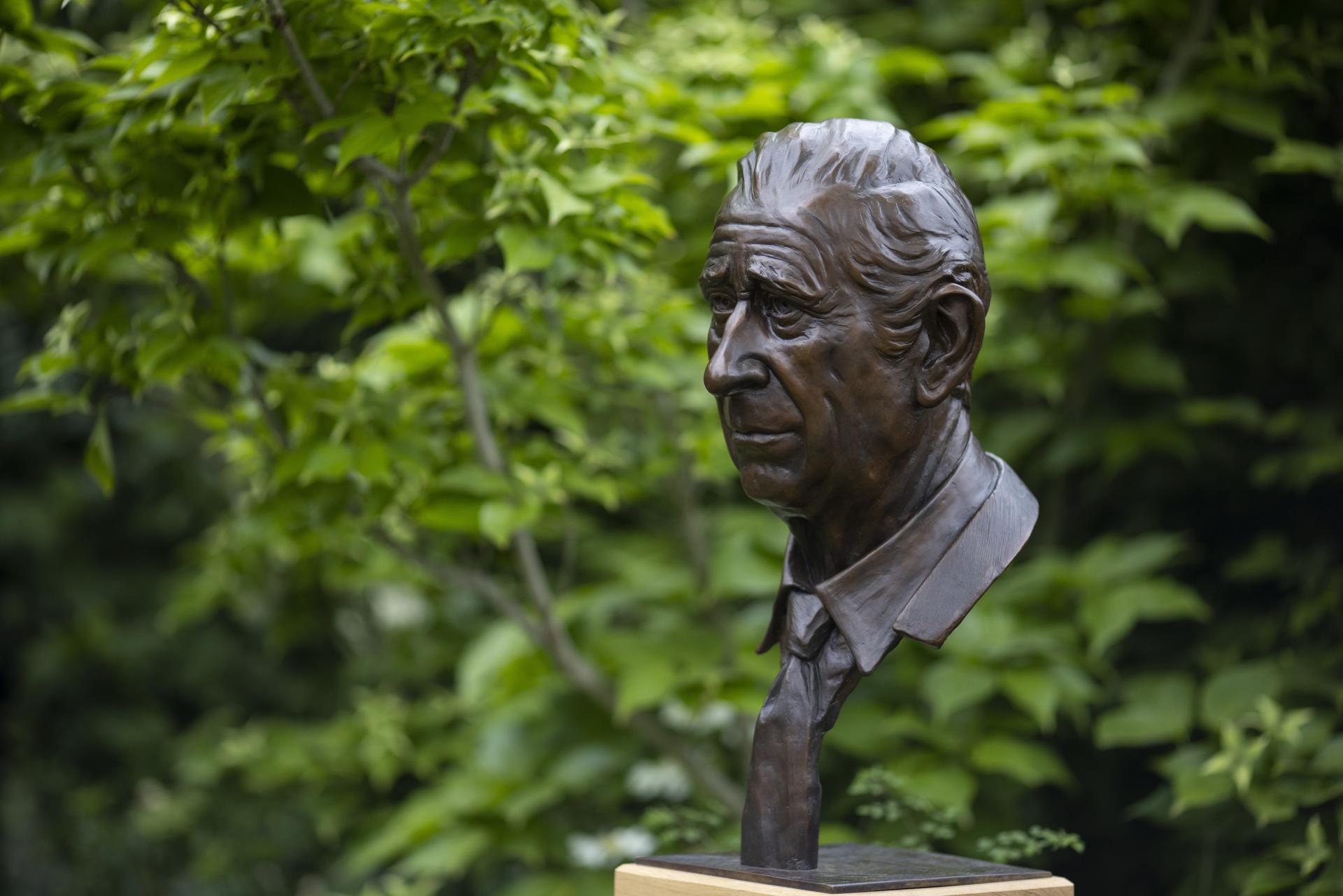 Busto del rey Carlos III en el Chelsea Flower Show de Londres