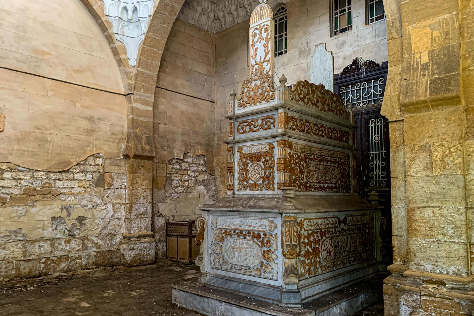  La Ciudad de los Muertos, la necrópolis medieval que forma parte de El Cairo histórico.