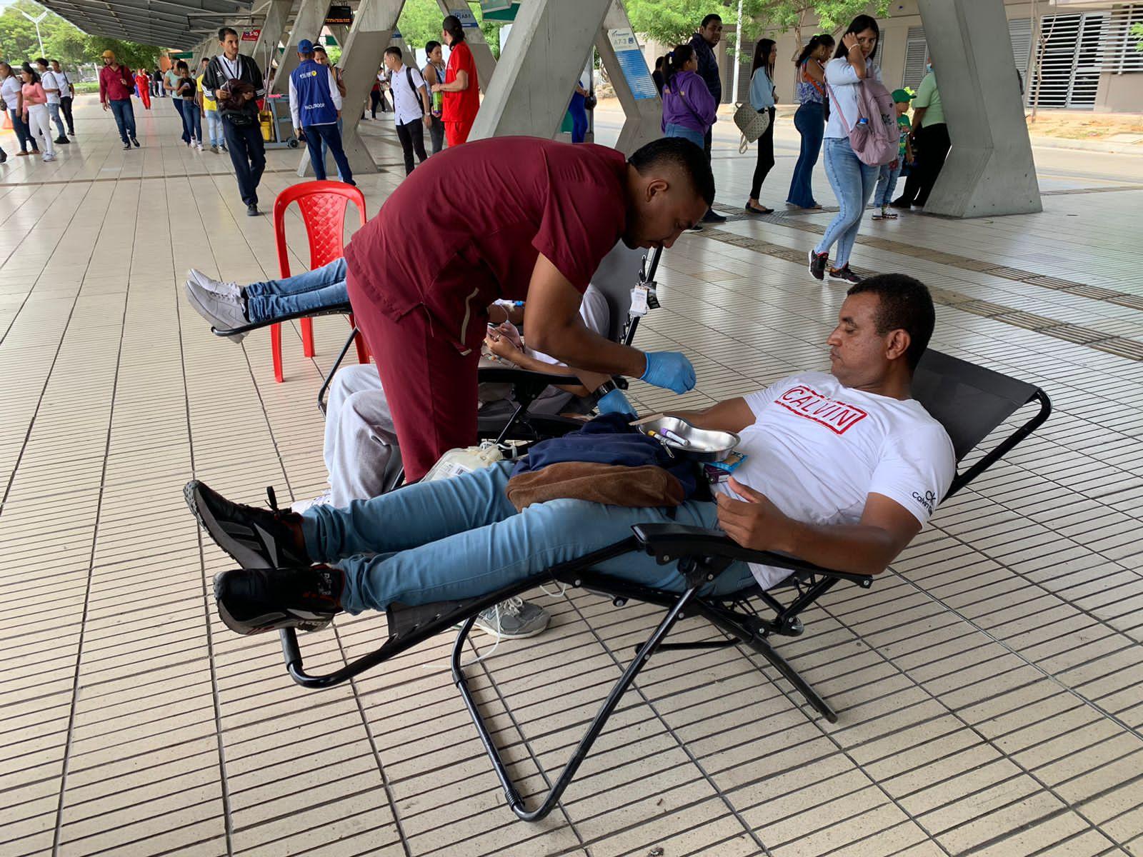 Usuario donando sangre.