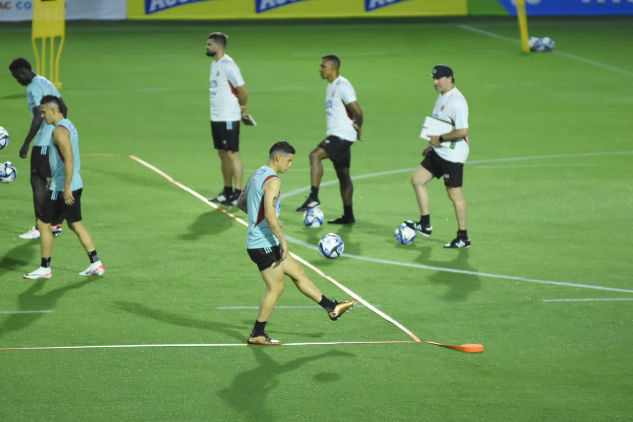 James Rodríguez durante la práctica de la Selección Colombia.