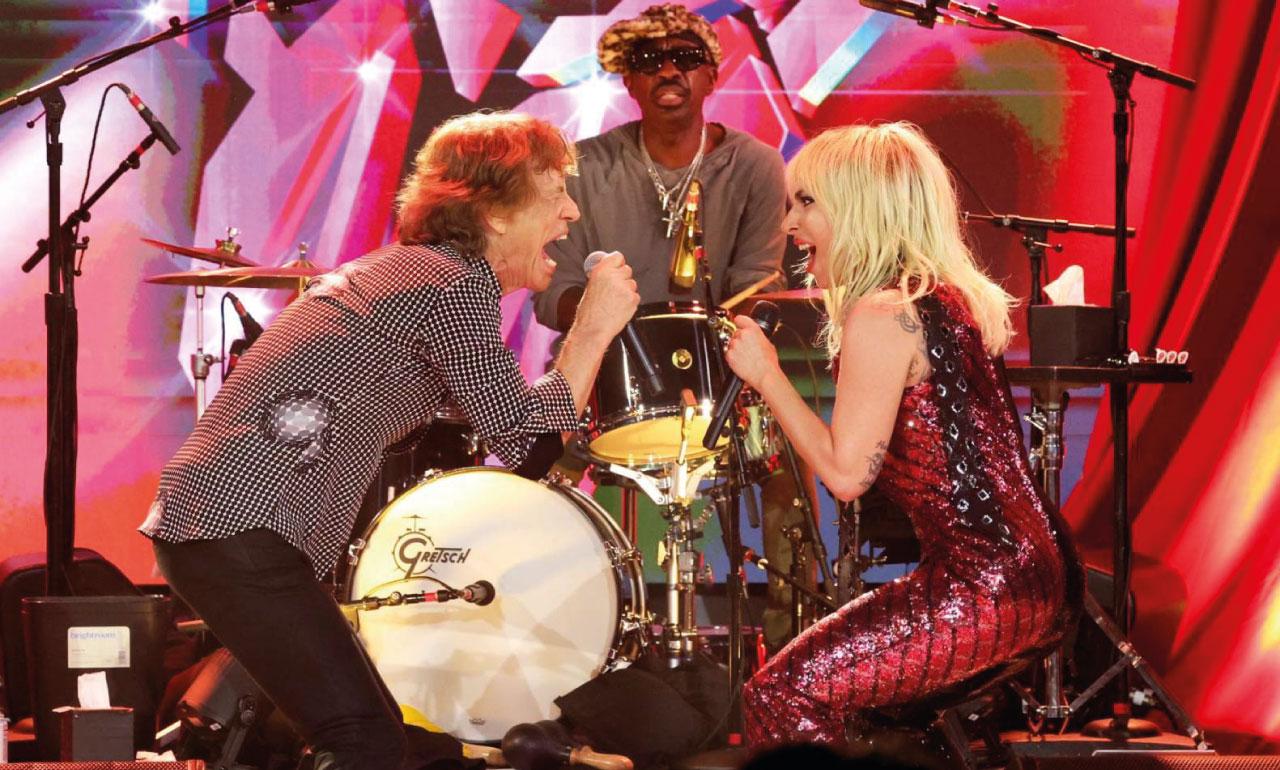 Los Rolling Stones y Lady Gaga actuaron en un show sorpresa en Nueva York.
