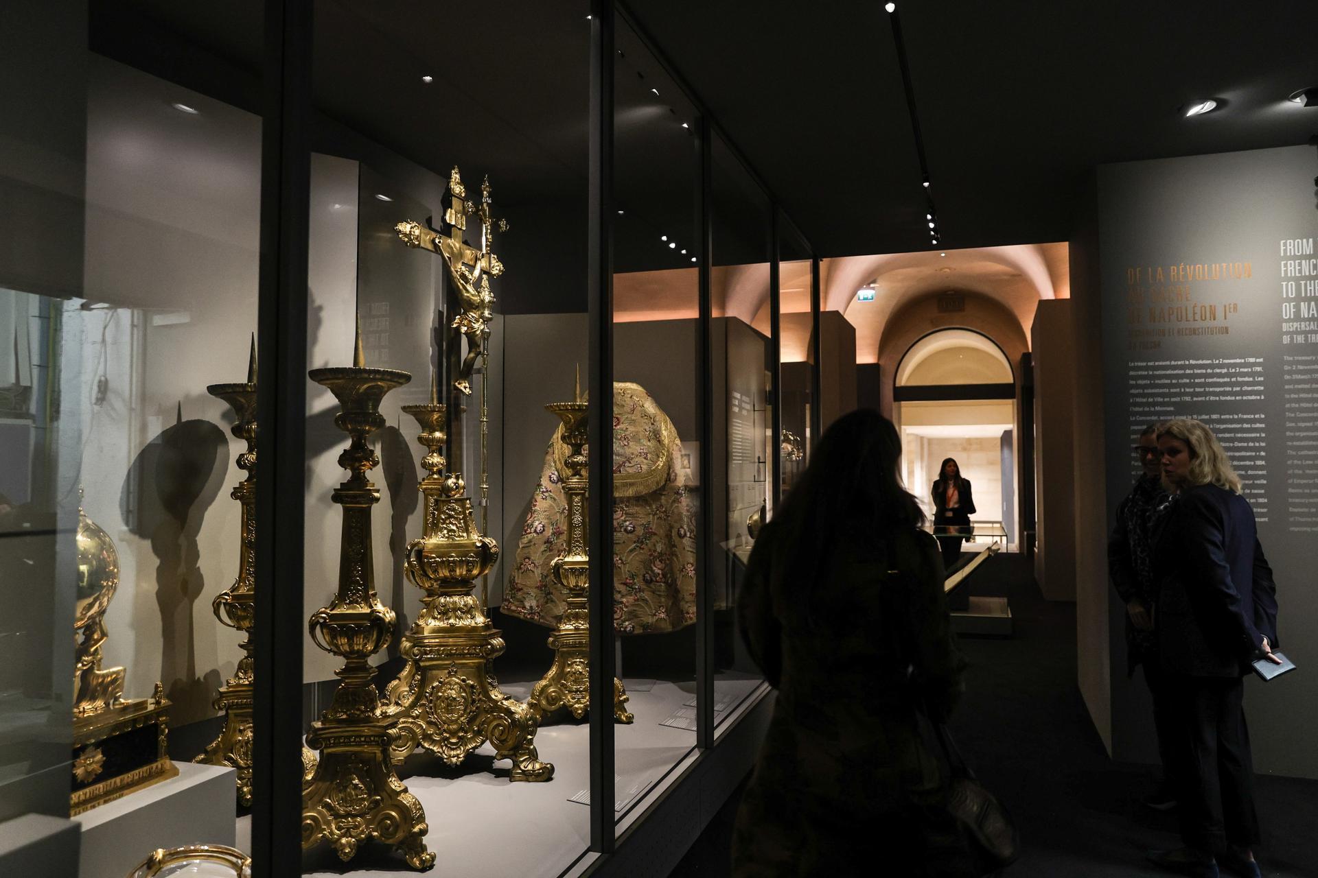 'Tesoros de Notre Dame' en el museo del Louvre