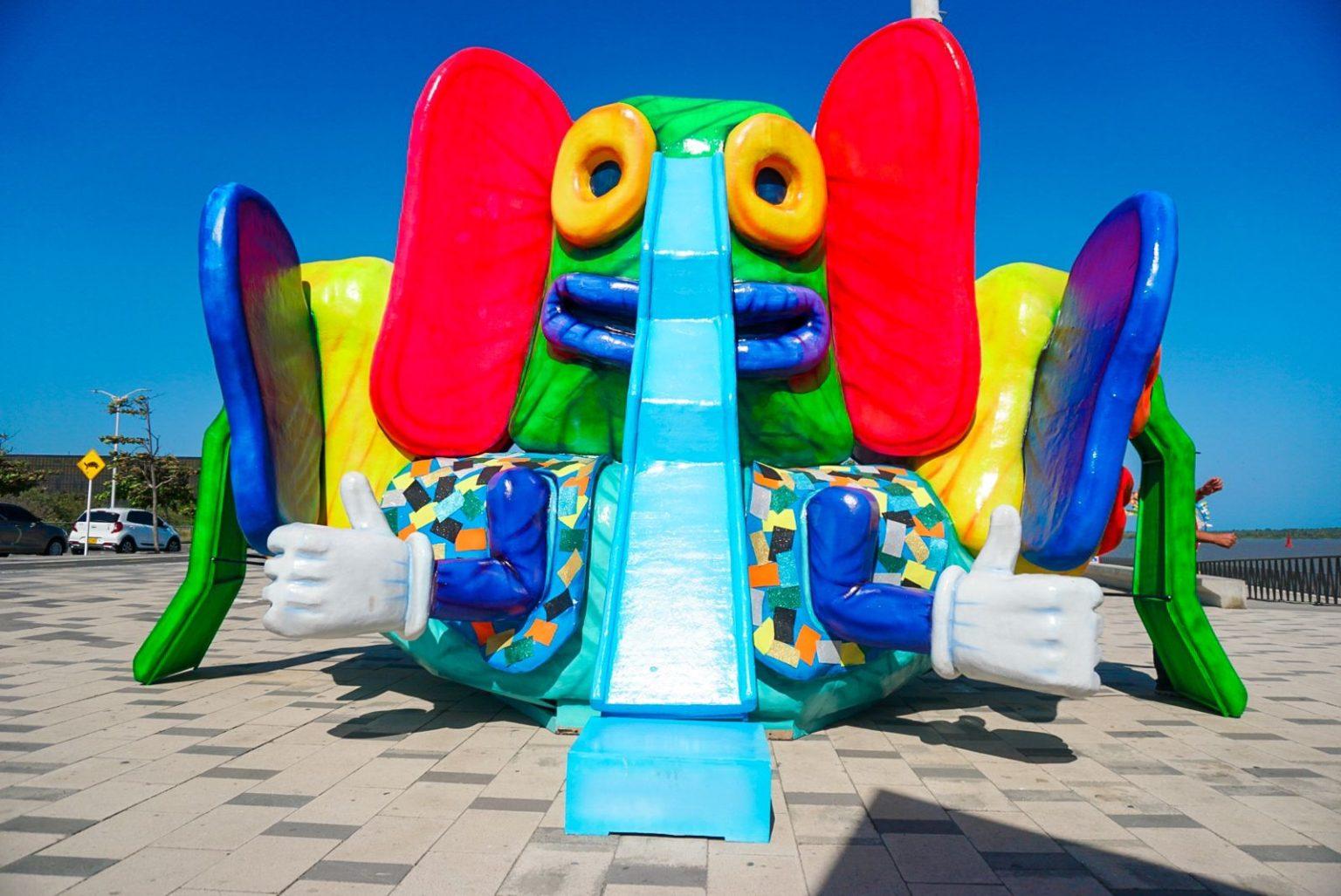 Macrofigura en el Gran Malecón.