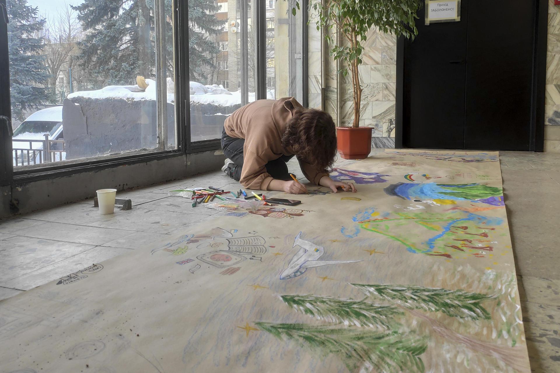 Ucranianos pintando.